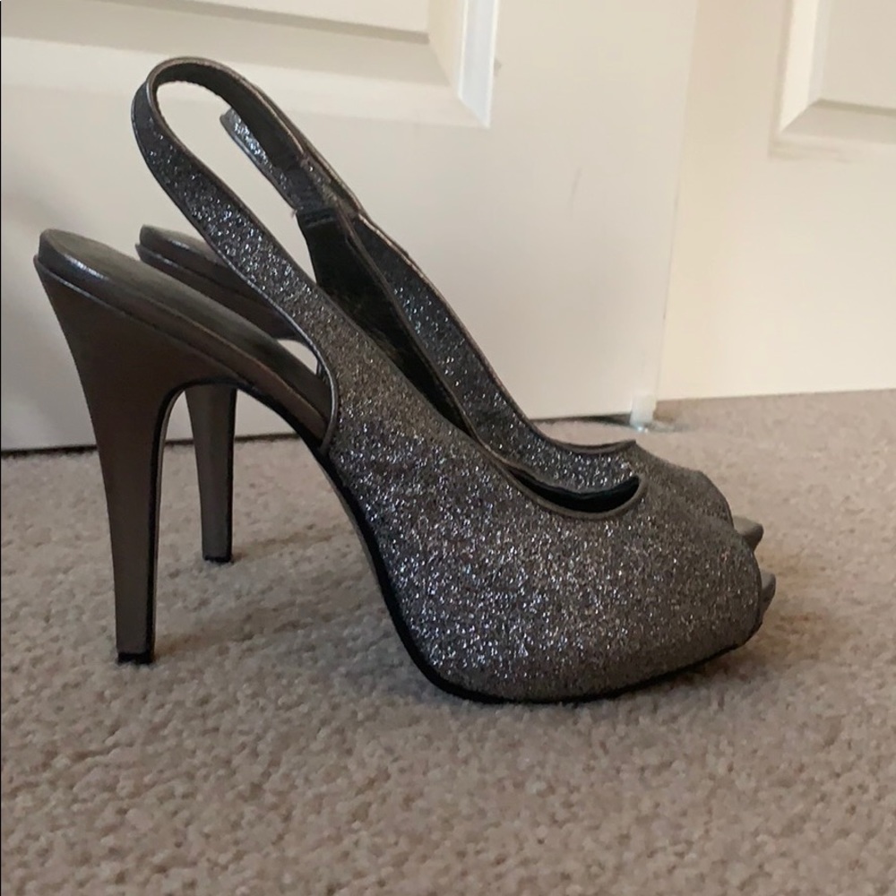 High heels - Picture 2 of 2